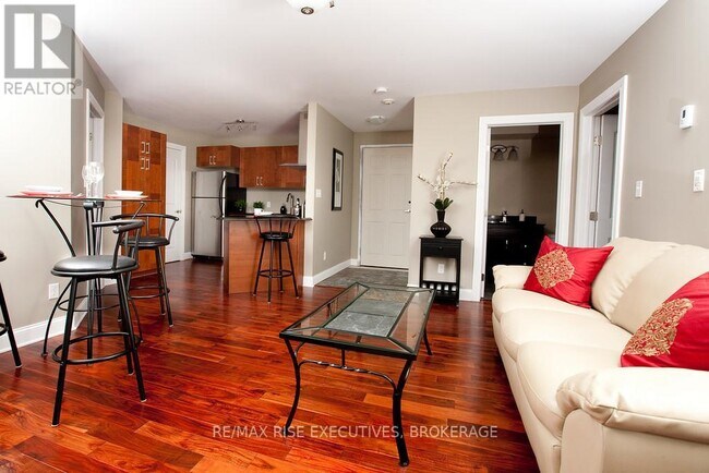 Photo du bâtiment - 810 Blackburn Mews