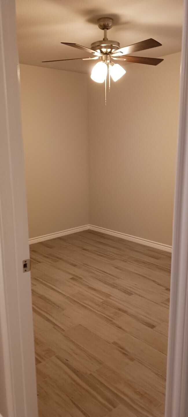 Foto del edificio - 2611 Leroy Ln