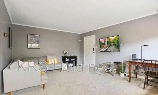 Building Photo - 1521 S George Mason Dr