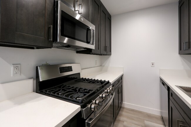 Building Photo - 410 Lucas Ave