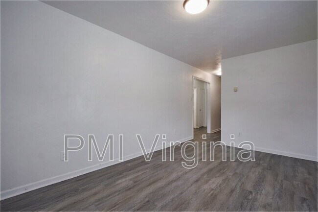 Building Photo - 213 N 7th St