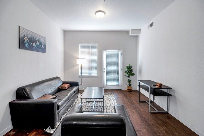 Foto del edificio - 1758 6th Ave
