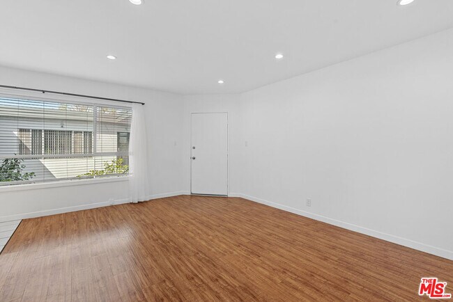 Foto del edificio - 5468 Blackwelder St