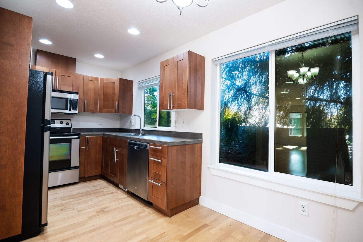 Foto principal - Remodeled 3/2.5 Townhomes