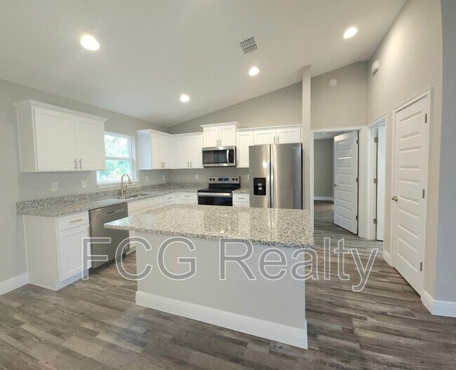 Building Photo - 36 Hemlock Radial Cir
