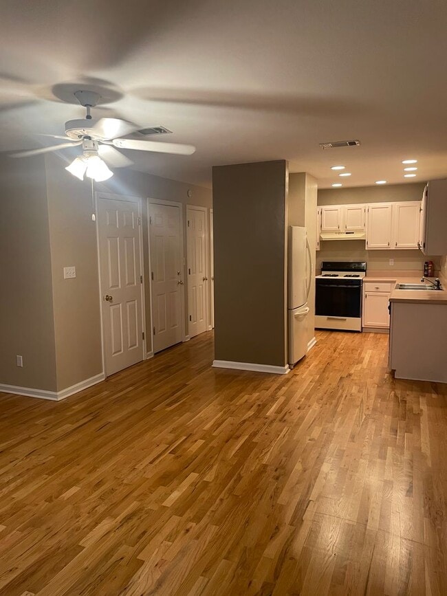 Photo - Huge 2/2.5 off Apalachee Parkway! House