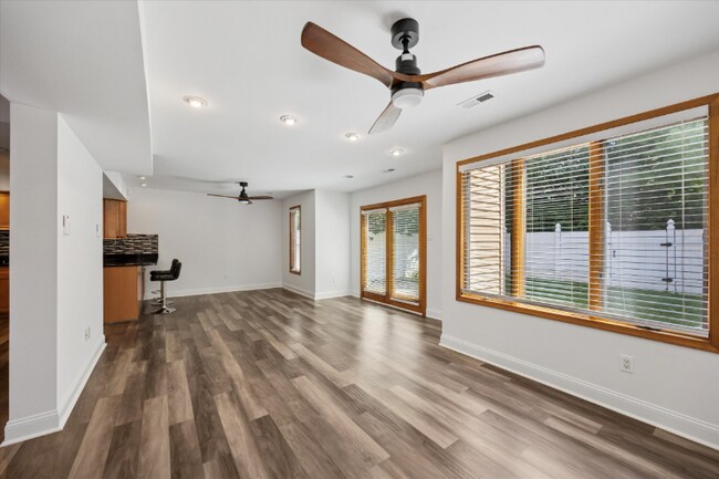 Foto del edificio - 128 Granite Hill Ct
