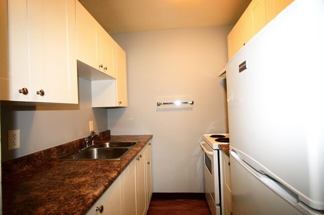 Building Photo - 626 Kinchant St