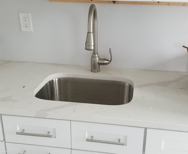 Building Photo - 3 br, 1 bath  - 179 21st St Apt 1