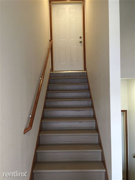 Building Photo - 216 Skylark Dr