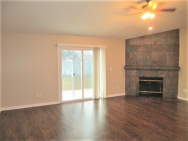Foto del edificio - 3741 Woodbriar Dr