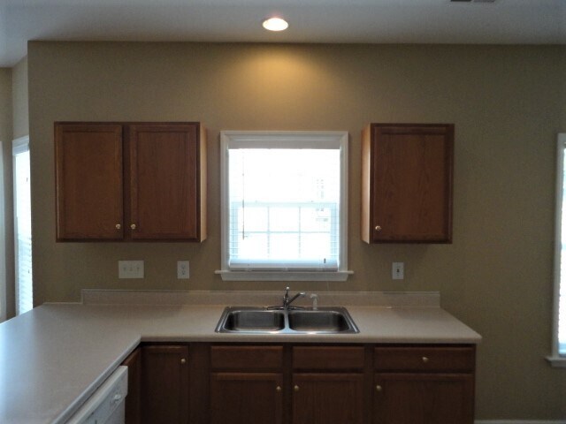Building Photo - 6605 Springfield Village Ln