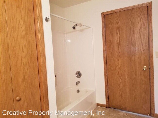 Building Photo - 3 br, 2 bath House - 416 7th St NW