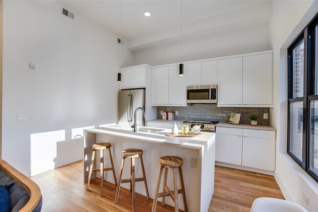 Building Photo - 78 Paterson St