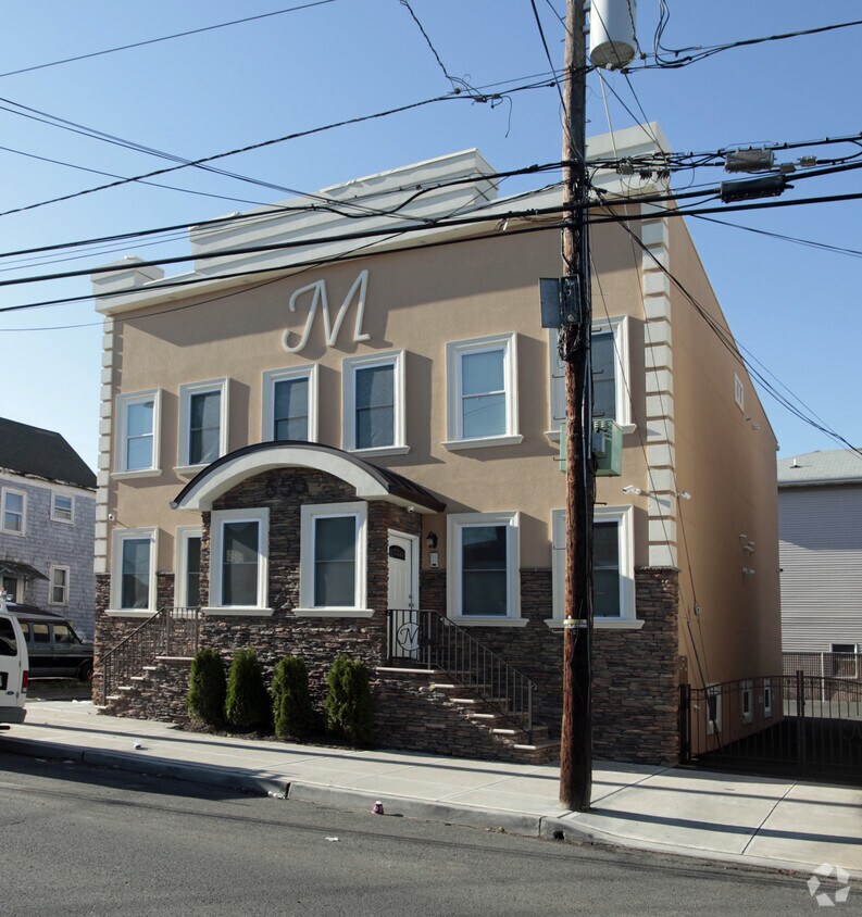Building Photo - 548-550 4th Ave