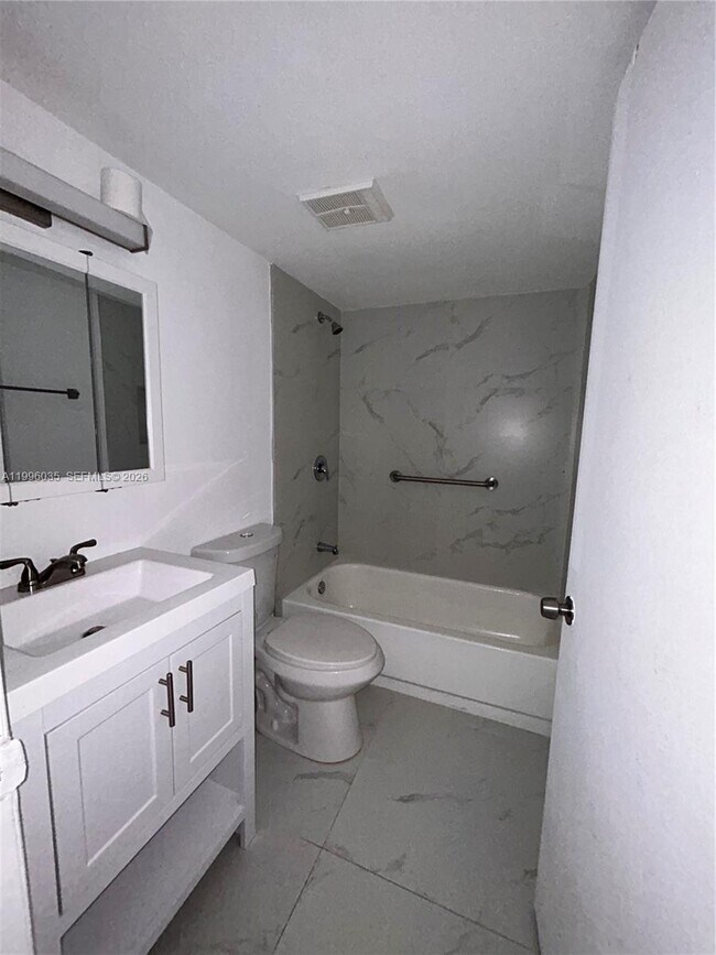 Foto del edificio - 1720 NW N River Dr