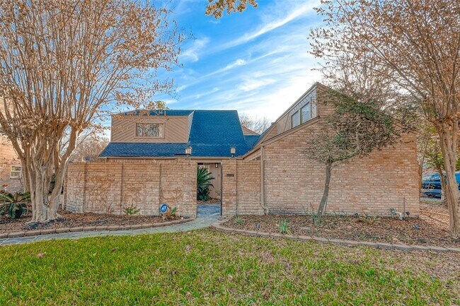 Building Photo - 2107 Shadowbriar Dr