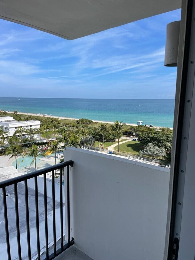 Primary Photo - 9273 Collins Ave