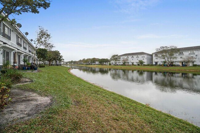 Foto del edificio - 3429 NW 13th St