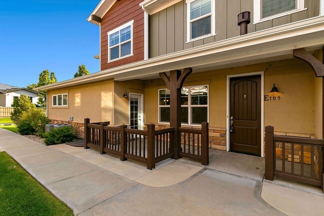 Building Photo - Beautiful 5-Bedroom condo in desirable Fos...