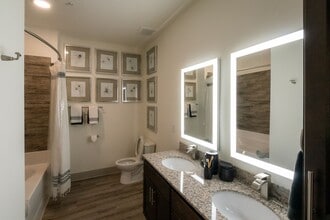 Interior Photo - Overlook at Farragut