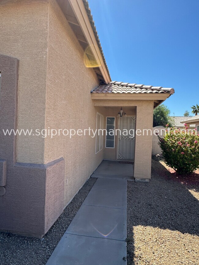 Foto del edificio - 10441 W Palm Ln