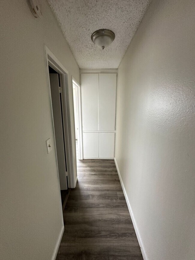 Foto del edificio - SPACIOUS 1 bedroom and 1 bathroom, move-in ready
