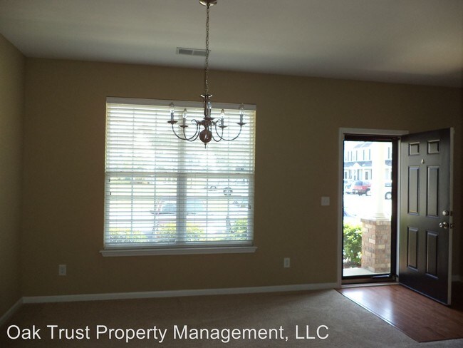 Building Photo - 825 Hemingway Cir