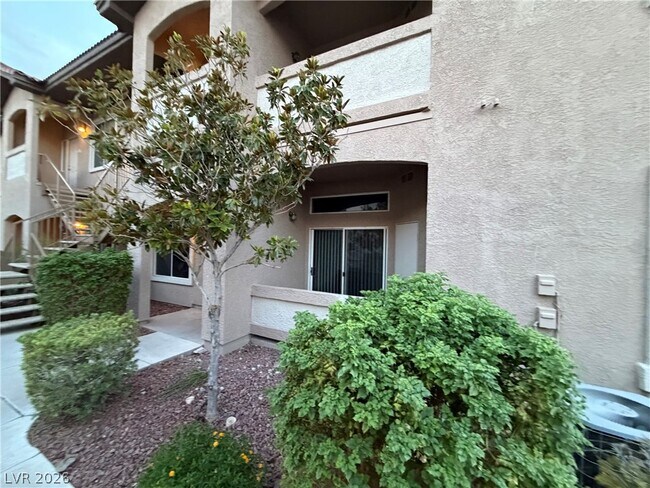 Foto del edificio - 2305 W Horizon Ridge Pkwy