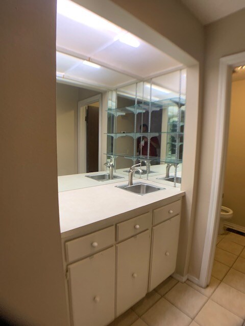 Building Photo - 8812 N Rockwell Dr