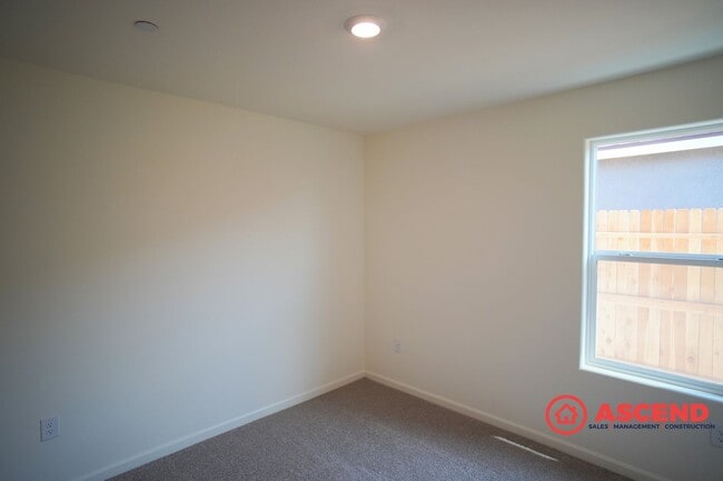 Foto del edificio - Newly-Built Home Near Mira Monte Highschool!