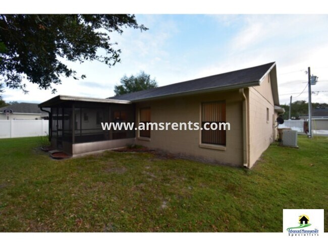 Nice 4 bedroom 2 bathroom with 2 car garag... photo'