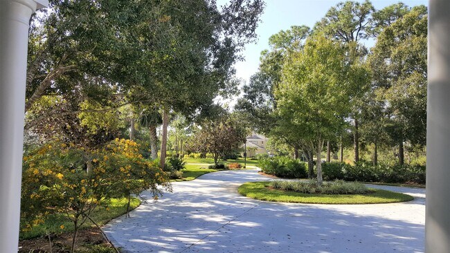 Foto del edificio - 7885 Saddlebrook Dr