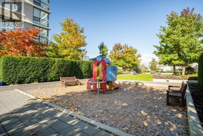 Building Photo - 7555-7555 Alderbridge Wy