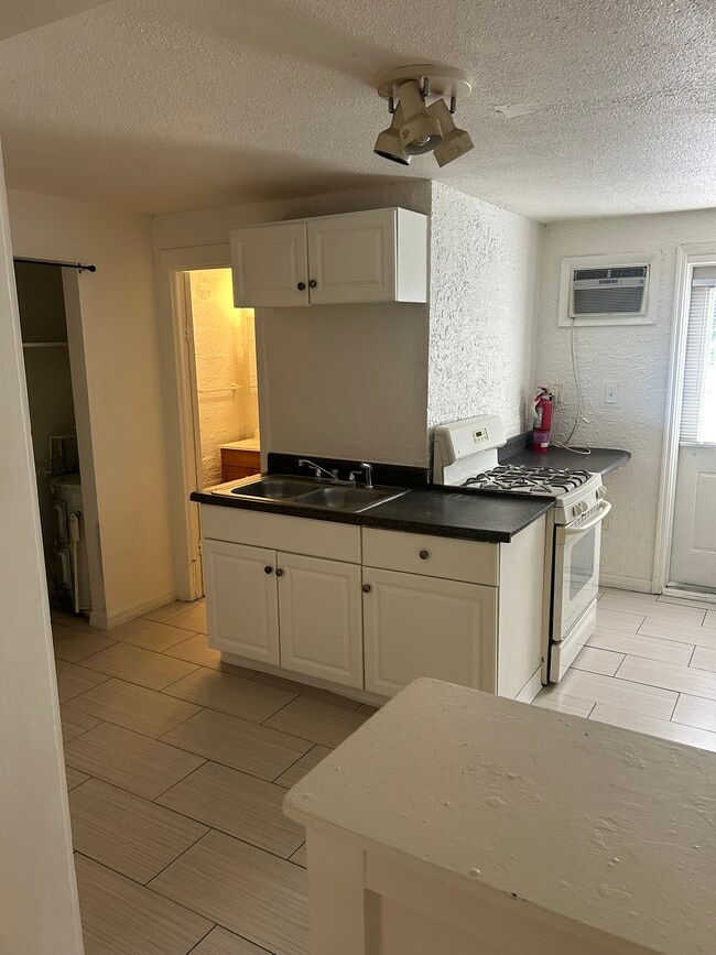 Building Photo - 370 3rd St NW