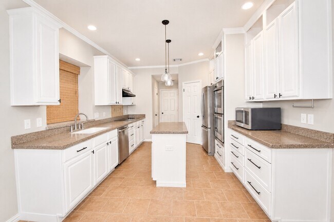 Foto del edificio - 7207 Emerald Glen Dr