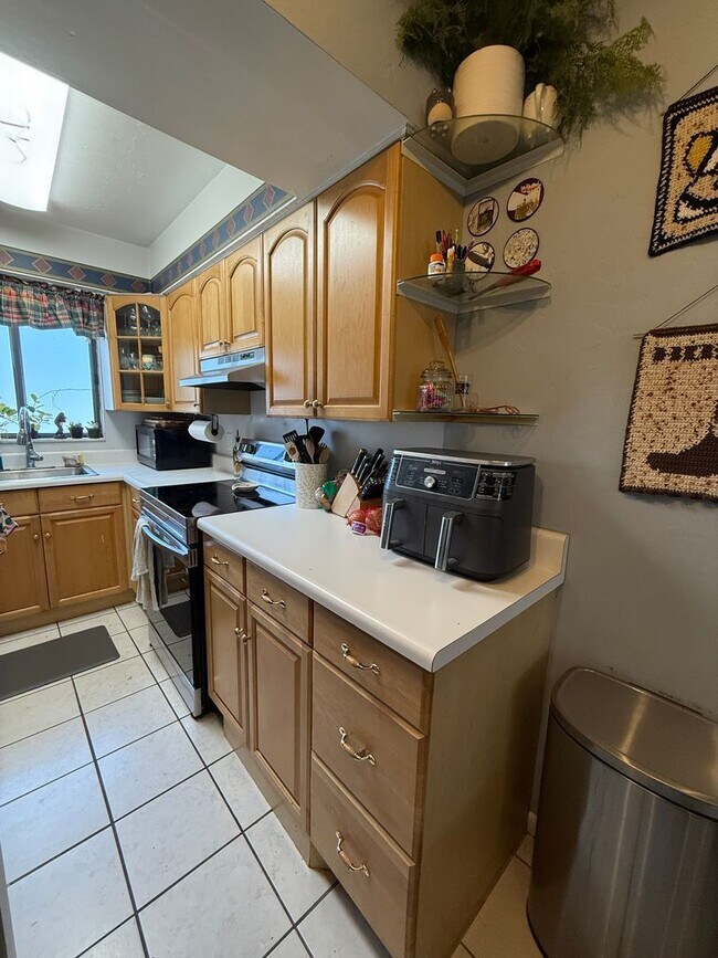 Foto del edificio - Centrally Located Townhouse!