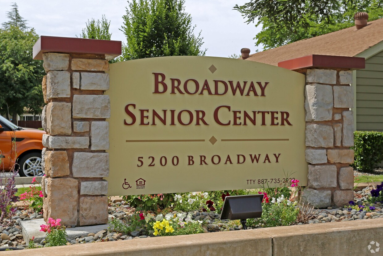 Foto del edificio - Broadway Senior Center