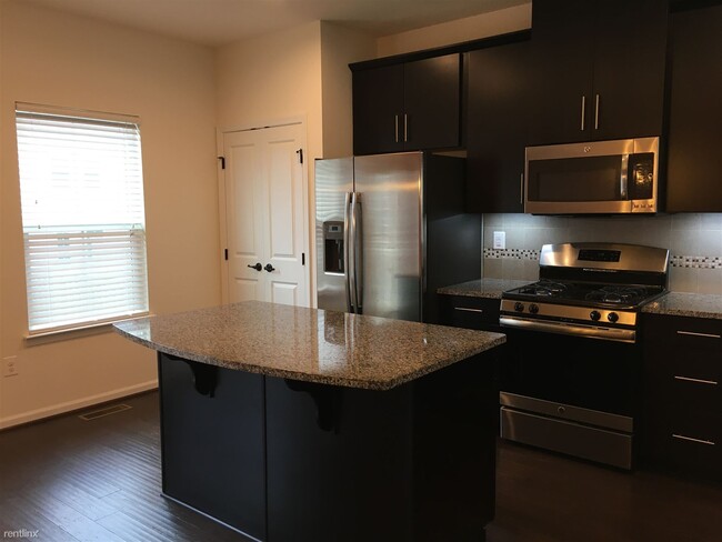 Building Photo - 710 Apple Orchard Dr