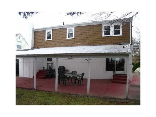 Building Photo - 35 Treasure Rd