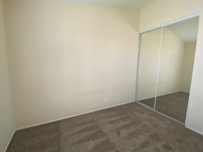 Foto del edificio - Condo for Lease