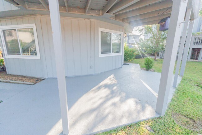 Building Photo - 505 Tree Top Ln