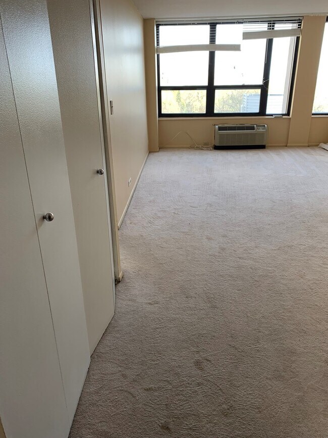 Foto del edificio - 5100 N Marine Dr