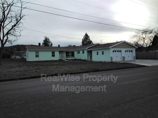 Building Photo - 2347 Cannon Ave