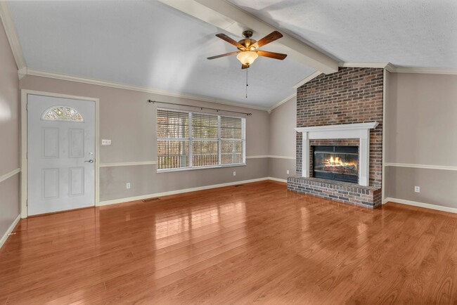 Building Photo - Clinton 37716 - 3 bedroom, 2 bath  home - ...