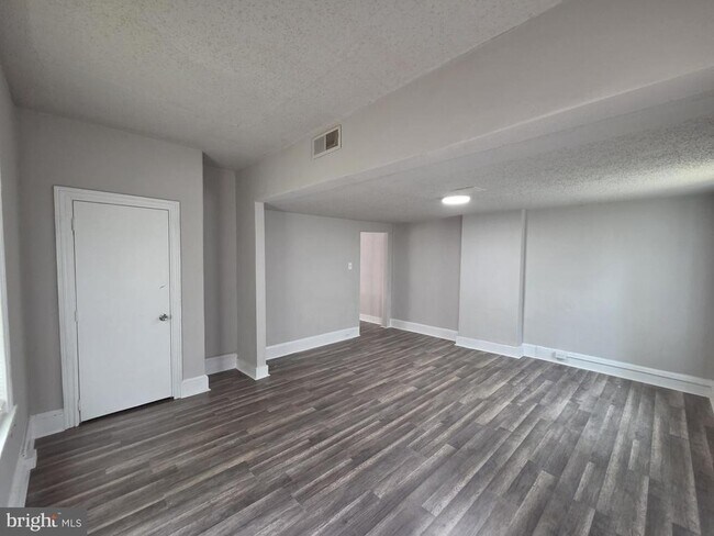 Foto del edificio - 6413 Old York Rd