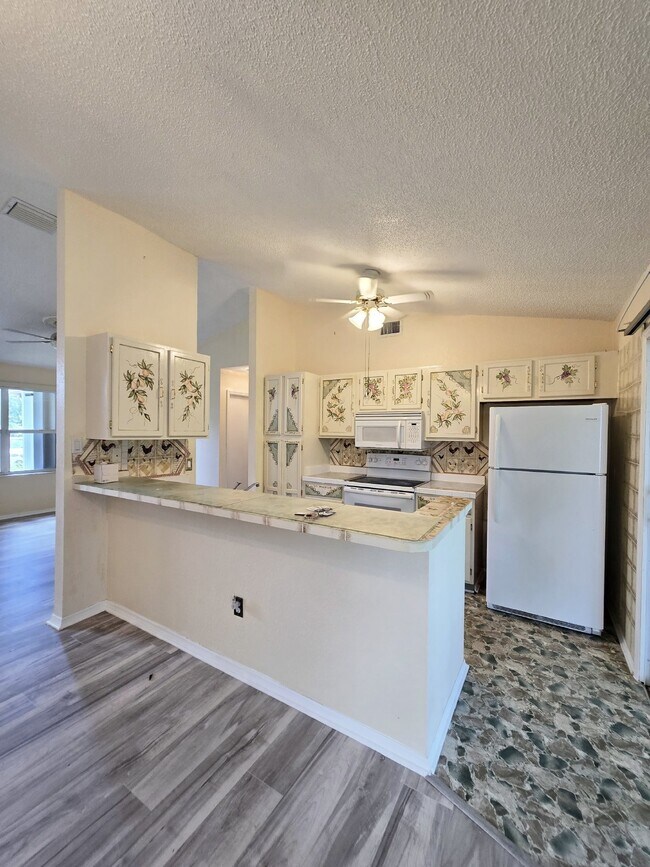 Foto del edificio - 3495 Lake View Blvd