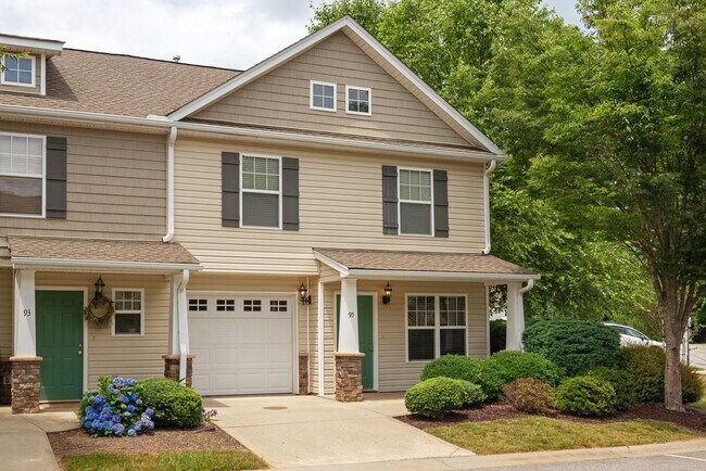Building Photo - Gorgeous 3-Bedroom Townhouse in Fletcher