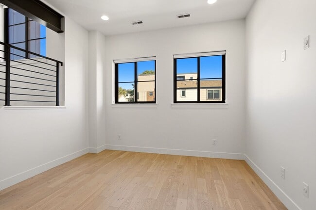 Building Photo - 3295 Navajo St