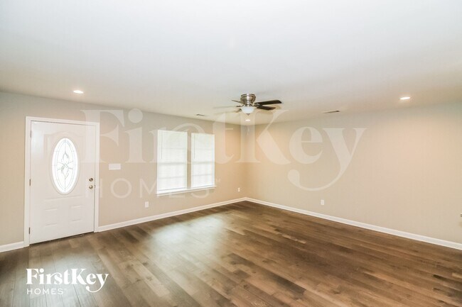 Building Photo - 6301 Green Grove Dr